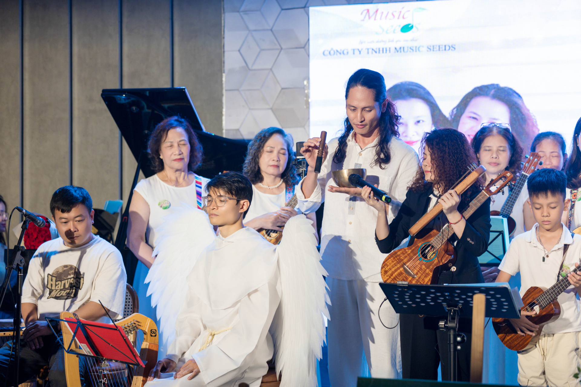 Ca sĩ Hà Ny và giảng viên piano Trúc Vy ra mắt dự án âm nhạc “Nâng Niu Lời Yêu Thương”