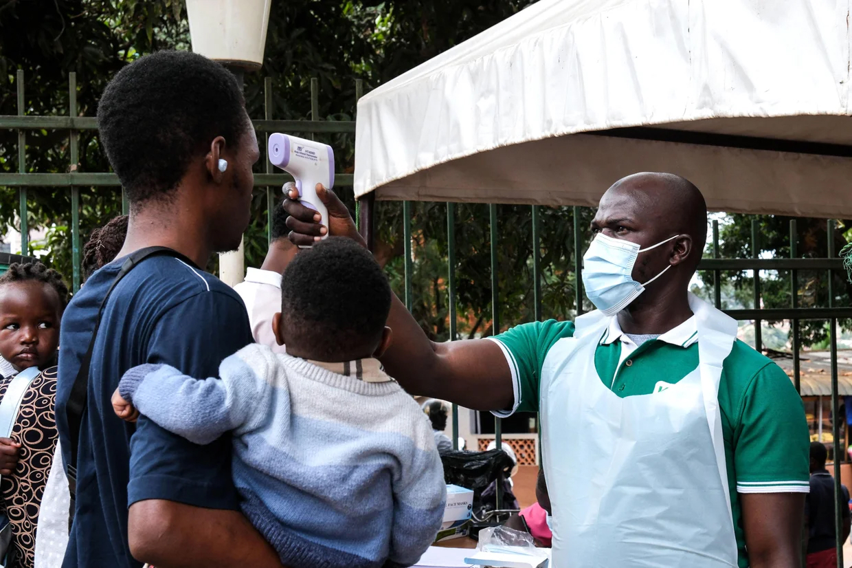 Tình trạng khẩn cấp tại Châu Phi trước cơn bão mang tên Ebola.