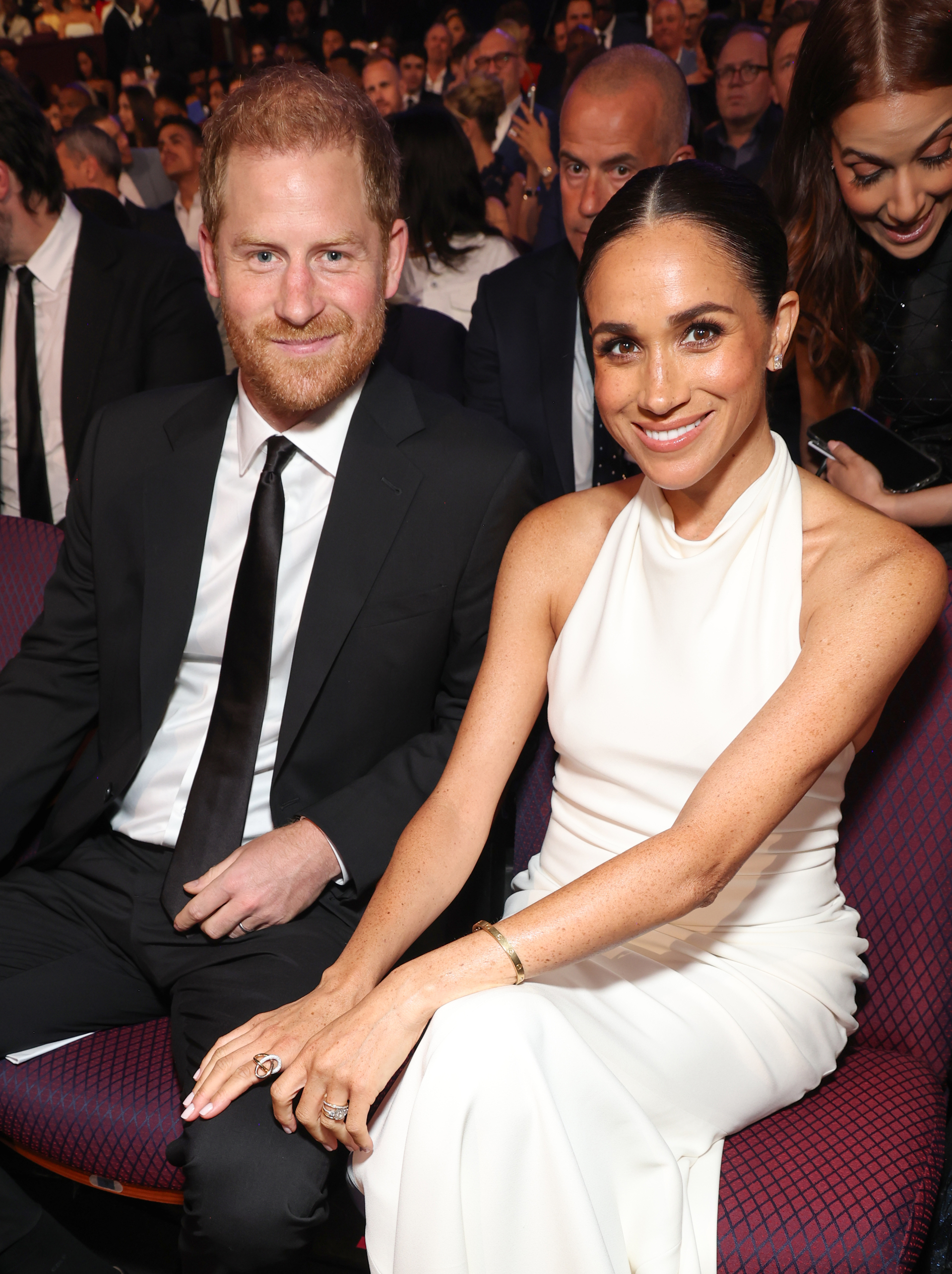 Meghan và Harry mất dần bạn bè nổi tiếng, không hiểu vì sao ai cũng lần lượt quay lưng