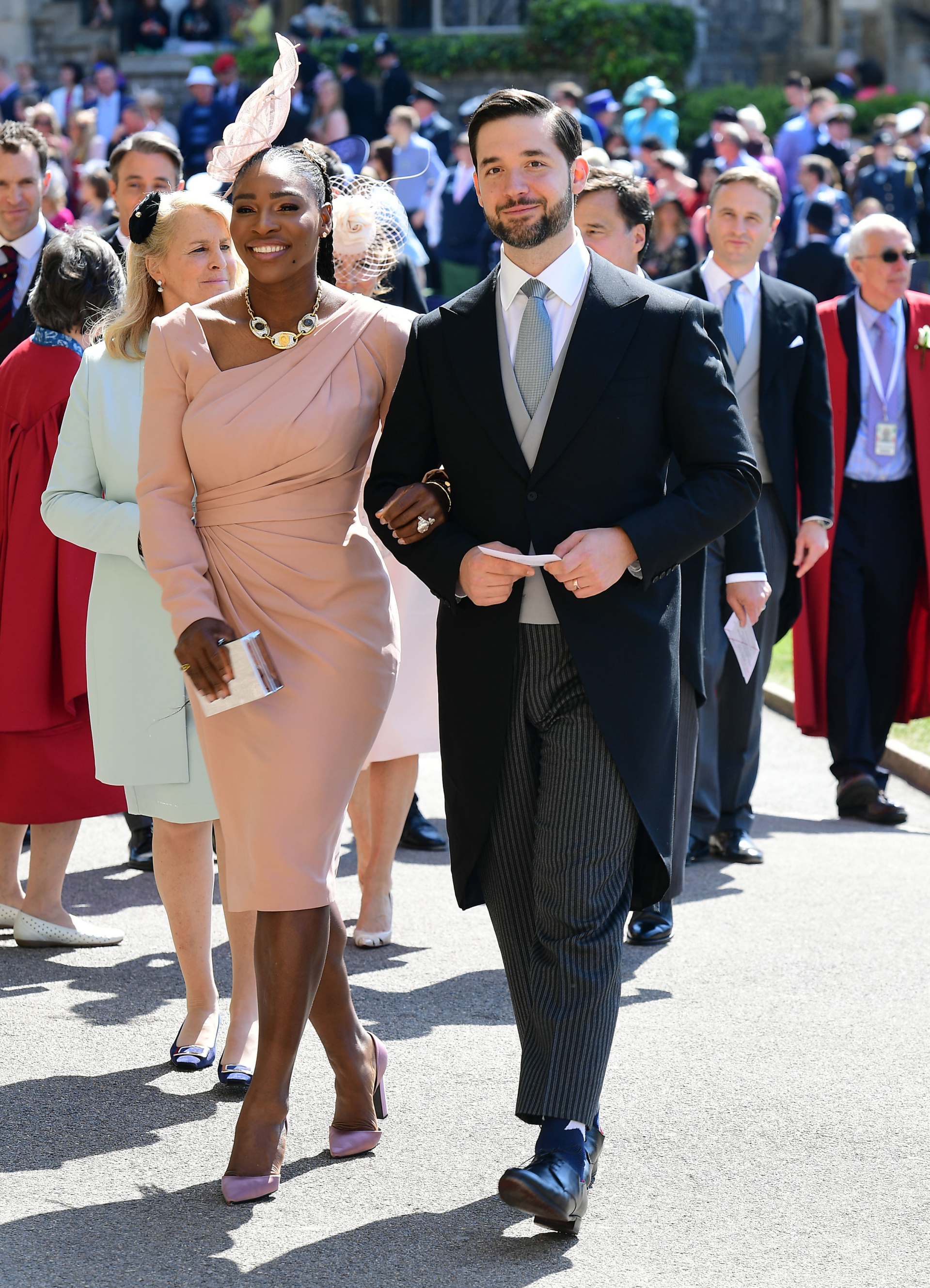 Meghan và Harry mất dần bạn bè nổi tiếng, không hiểu vì sao ai cũng lần lượt quay lưng