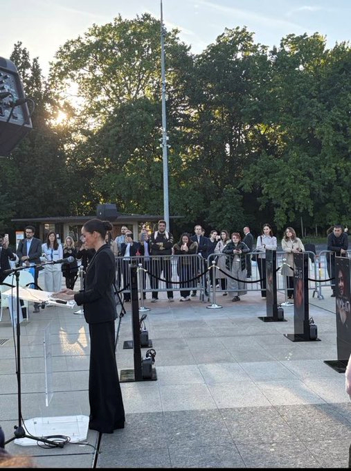 Meghan Markle có bài phát biểu xúc động tại Geneva, nhưng đám đông thưa thớt ngó lơ 