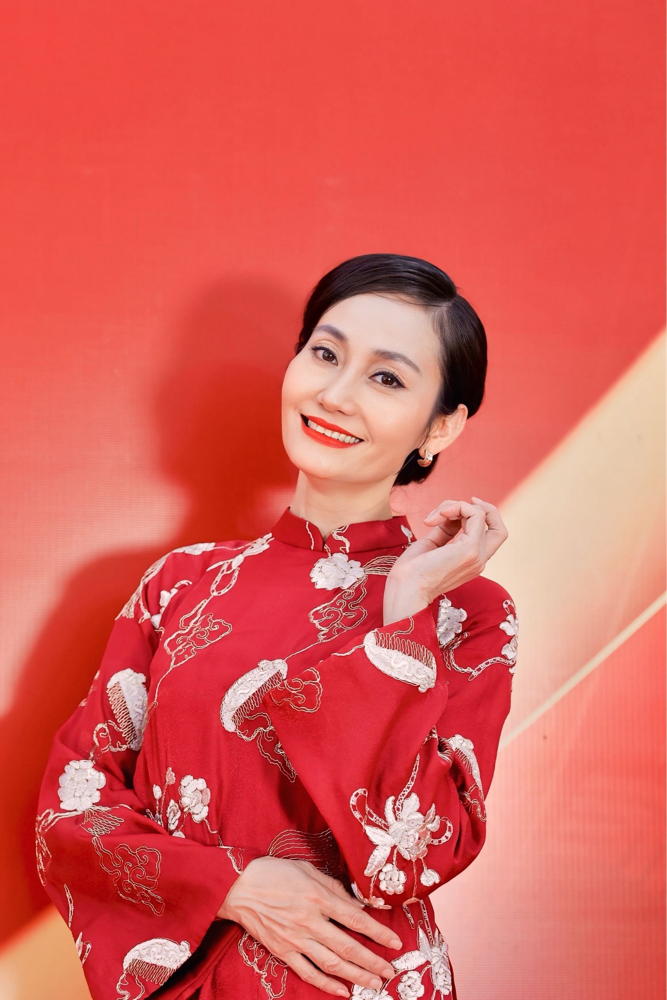 Nữ nghệ sĩ nổi tiếng lên tiếng: Từng chứng kiến người quen hít hơn 10 trái “bóng cười” trong 1 buổi tối