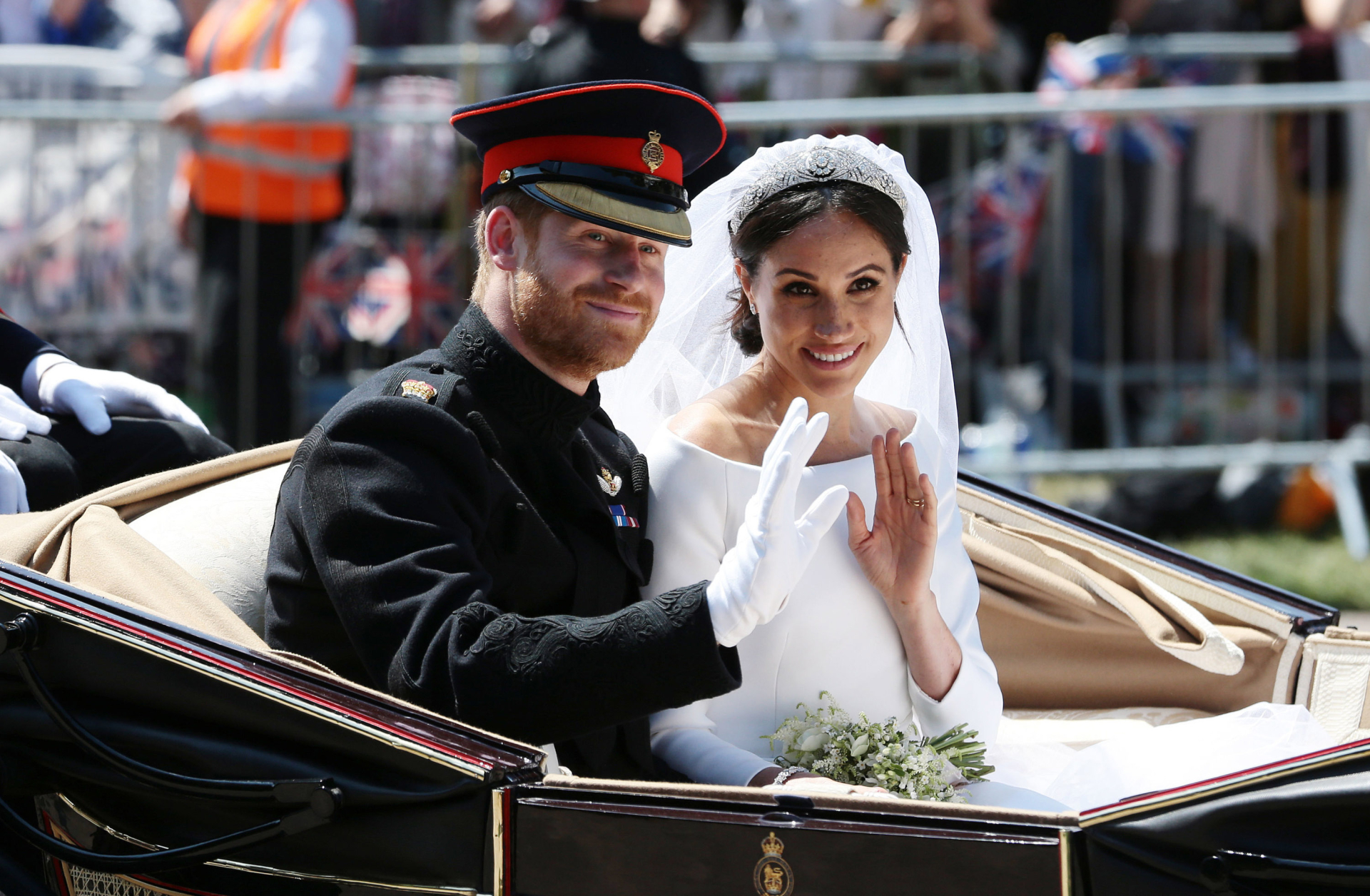 Meghan xúc động vì món quà kỷ niệm 8 năm ngày cưới của chồng tặng