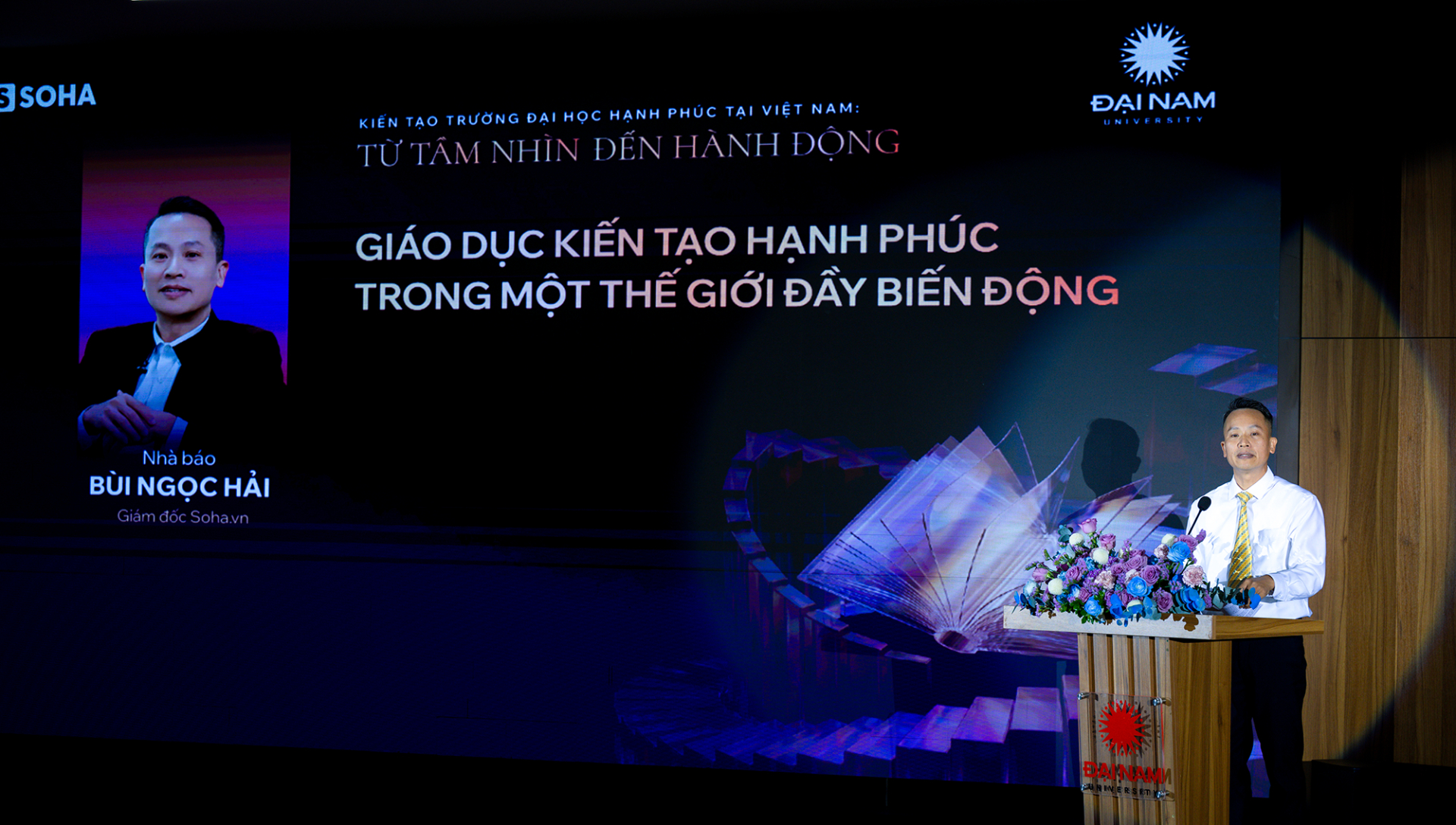 Nhà báo Bùi Ngọc Hải, Giám đốc Soha.vn phát biểu đề dẫn mở đầu hội thảo Kiến tạo trường đại học hạnh phúc tại Việt Nam