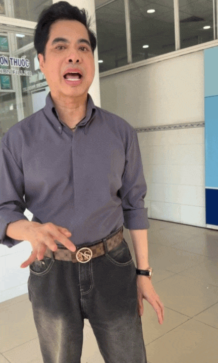 Ca sĩ Ngọc Sơn đến Bệnh viện Nhân dân Gia Định (Cơ sở 2) để thực hiện xét nghiệm