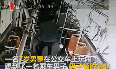 15 gi&acirc;y KINH HO&Agrave;NG tr&ecirc;n một chuyến xe bu&yacute;t khiến MXH b&ugrave;ng nổ: H&atilde;y dạy con bạn cẩn thận v&igrave; ngo&agrave;i x&atilde; hội, kh&ocirc;ng phải ai cũng l&agrave;nh t&iacute;nh!- Ảnh 2.