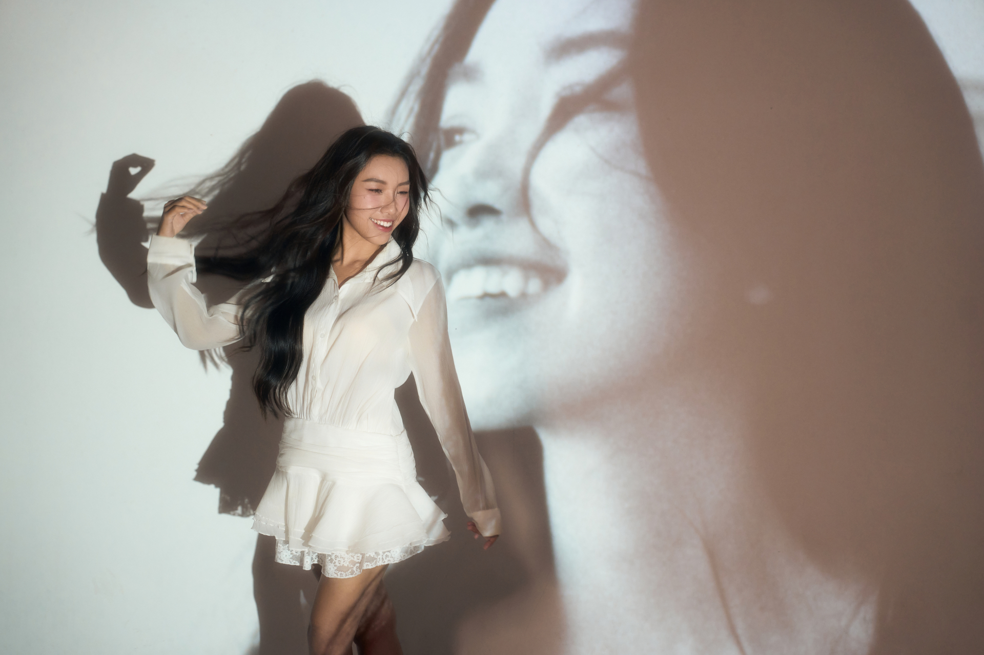 Vy Vy ra mắt EP “Em Là Hoa Hồng Nhỏ”