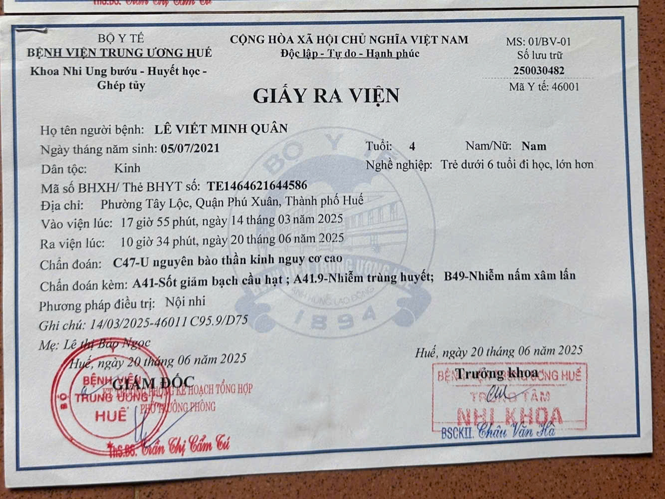 Nỗi đau chồng chất của người mẹ mù lòa, suy thận nuôi con ung thư