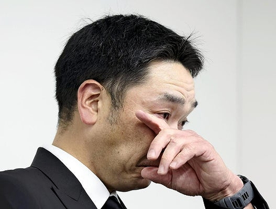 Abe Shinnosuke rơi nước mắt.