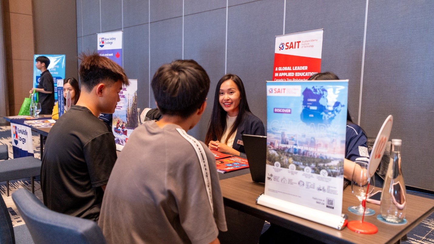   Tham dự sự kiện của IDP để tìm hiểu về cập nhật trong giấy phép du học Canada trong năm 2026. (Nguồn: IDP).  