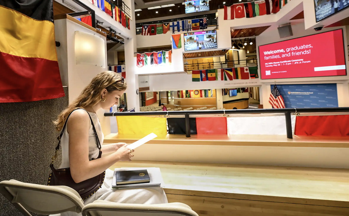 Công chúa Elisabeth tốt nghiệp Harvard, hé lộ kế hoạch vượt Đại Tây Dương sau lễ ra trường