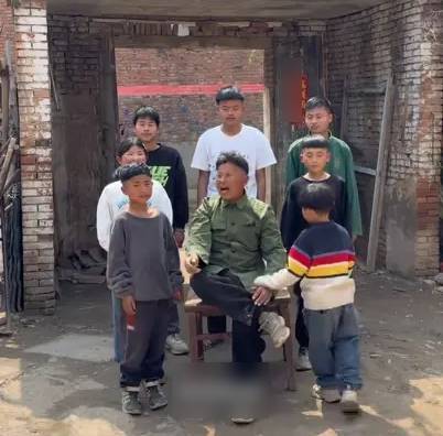 Đăng ảnh khoe 8 đứa con, ông bố bị chỉ trích dữ dội: Không chỉ vô trách nhiệm mà còn vô cùng tàn nhẫn