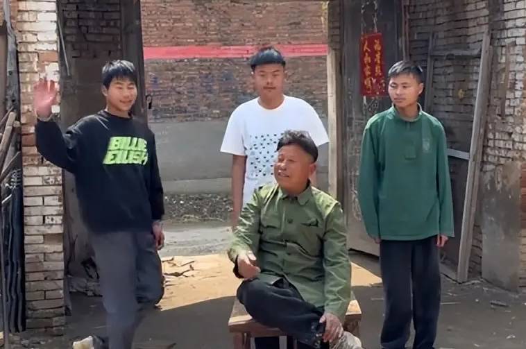 Ông cho rằng: Tích trữ gì cũng không bằng tích trữ con cái.