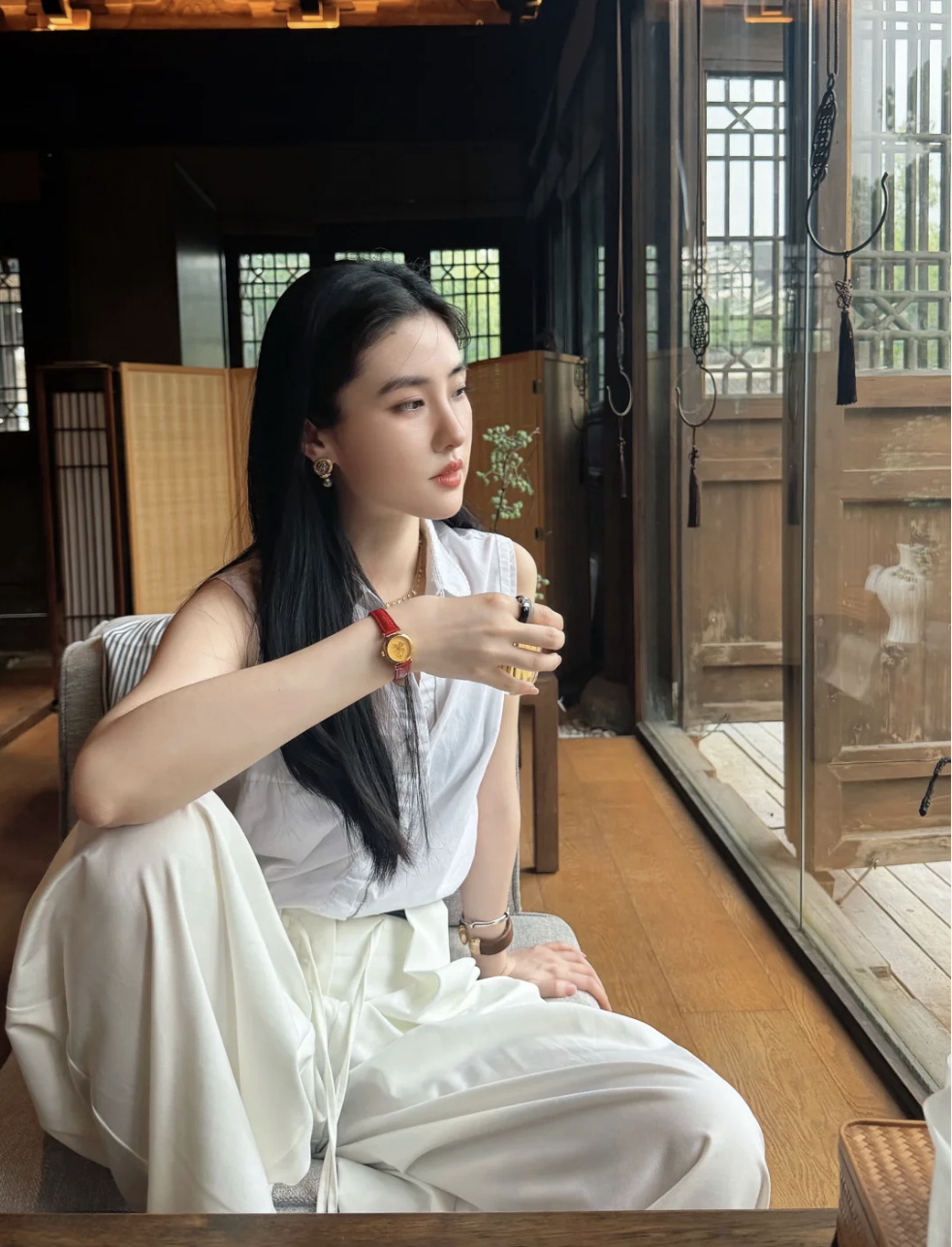 Đồng hồ nên đeo tay trái hay tay phải sẽ may mắn hơn?