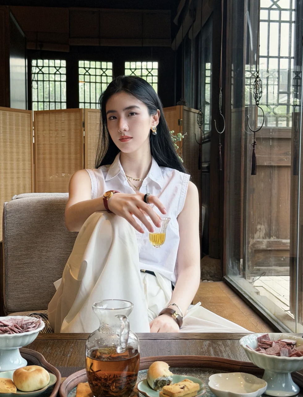 Đồng hồ nên đeo tay trái hay tay phải sẽ may mắn hơn?