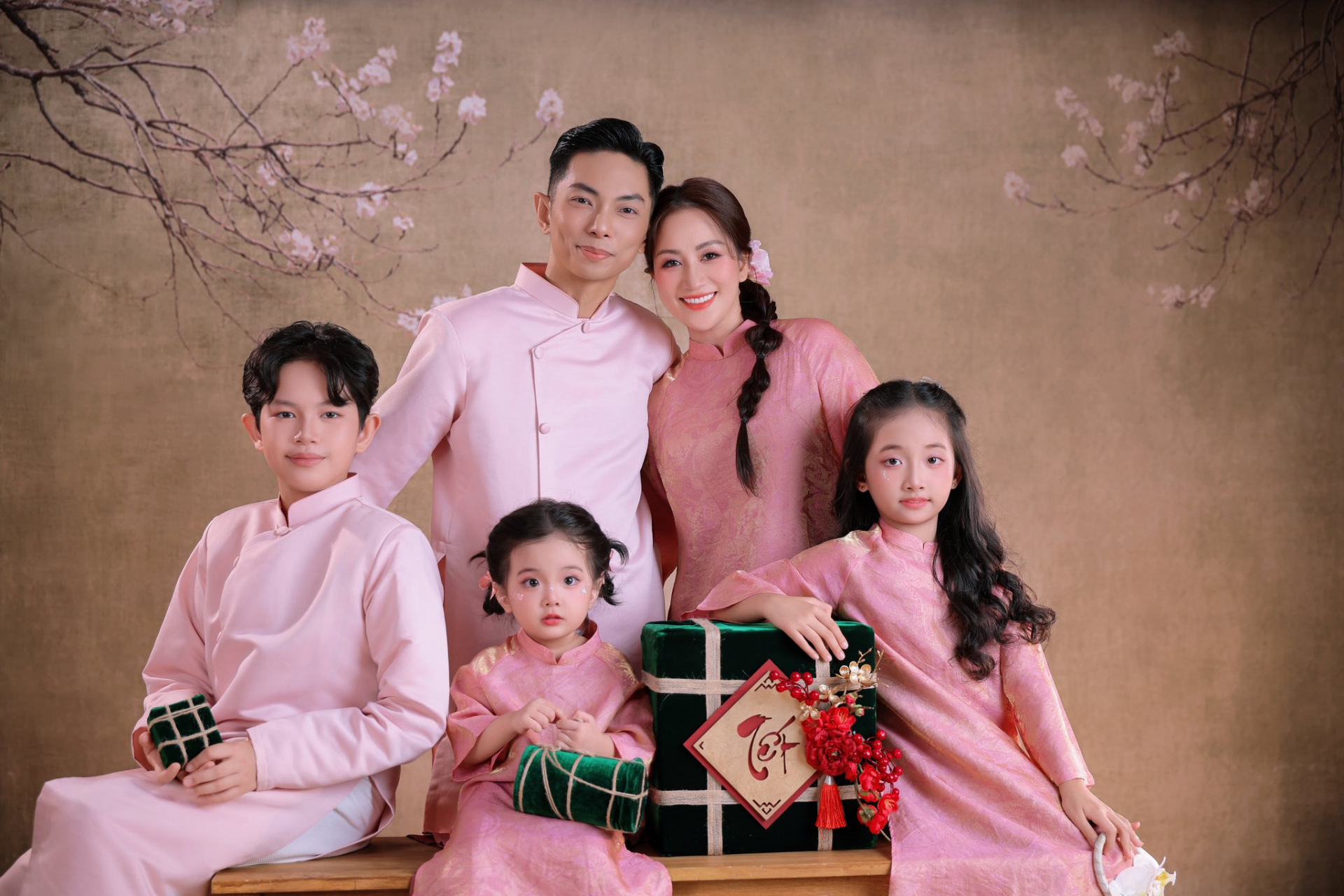 Mẹ 3 con Khánh Thi sau những vũ điệu thăng hoa: Chọn lùi lại để yêu thương thêm trọn vẹn, vun đắp hạnh phúc từ tiếng cười con trẻ