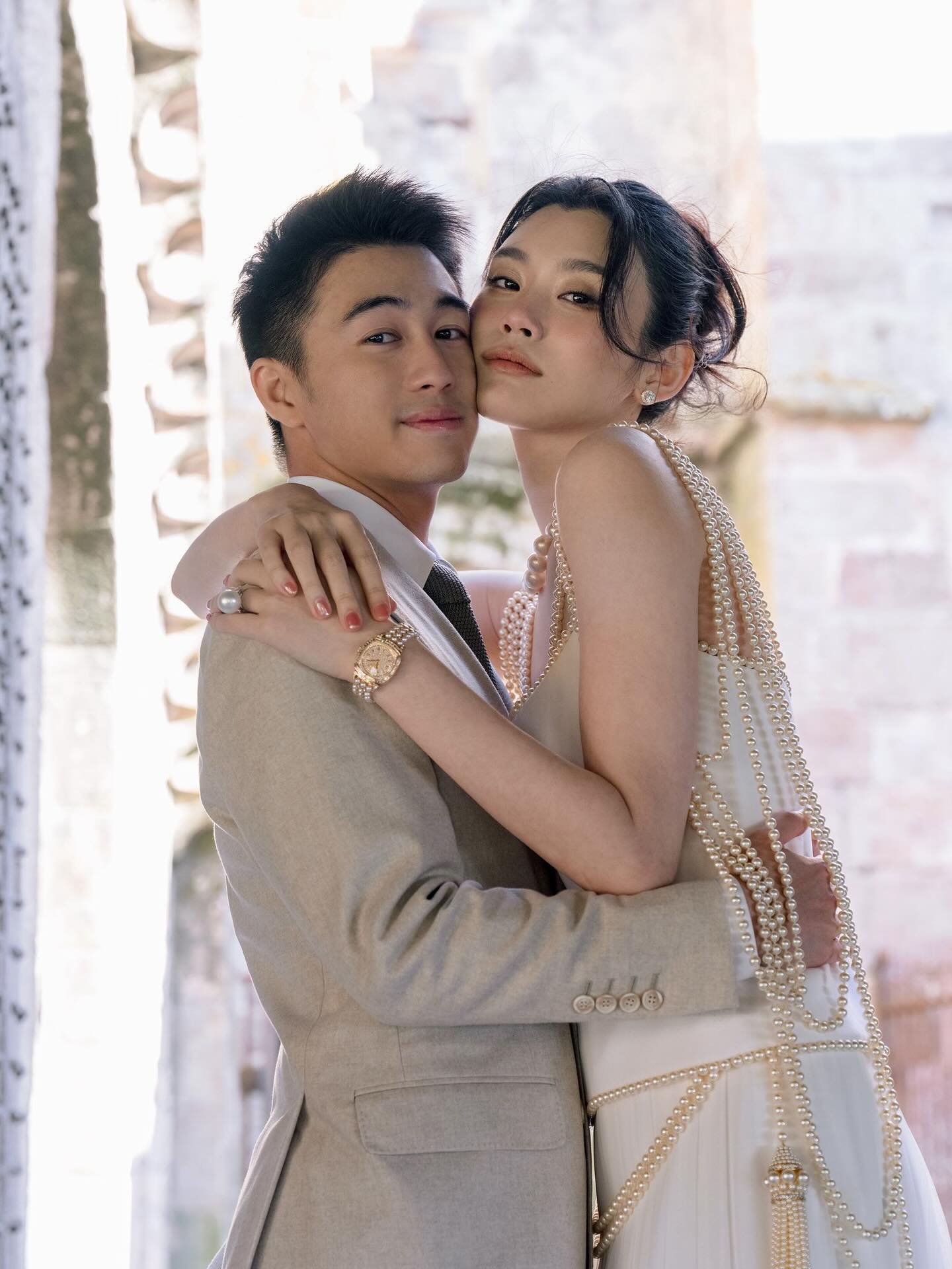 Chiếc váy Chanel và sợi ngọc trai gia bảo của mẹ chồng: Đám cưới của gia tộc họ Hà chính là màn phô diễn 