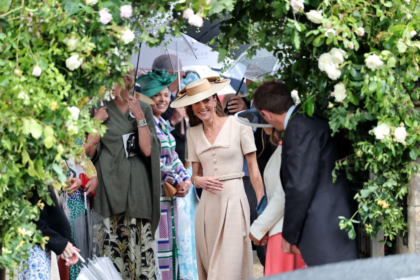 Vương phi Kate diện váy từ thương hiệu Meghan Markle từng yêu thích đến đám cưới hoàng gia của Harriet Sperling