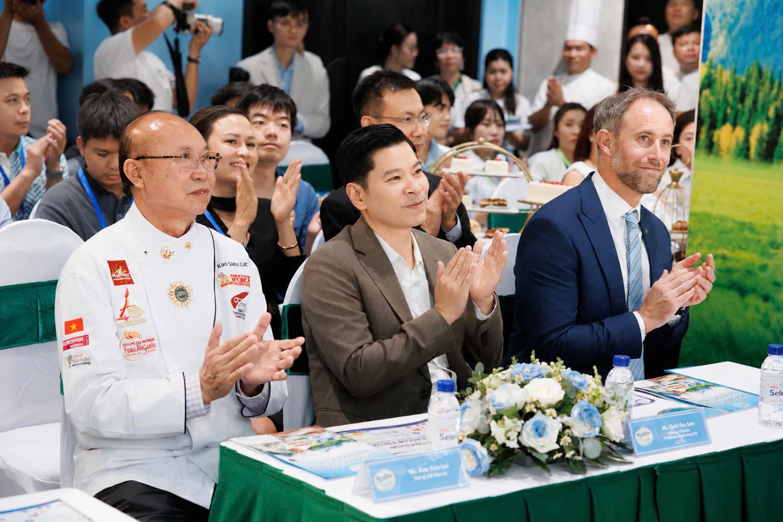 Sự kiện có sự góp mặt của ông Kao Siêu Lực - Tổng giám đốc Công ty Cổ phần Bánh kẹo Á Châu (thương hiệu ABC Bakery) và các đầu bếp trong ngành bánh