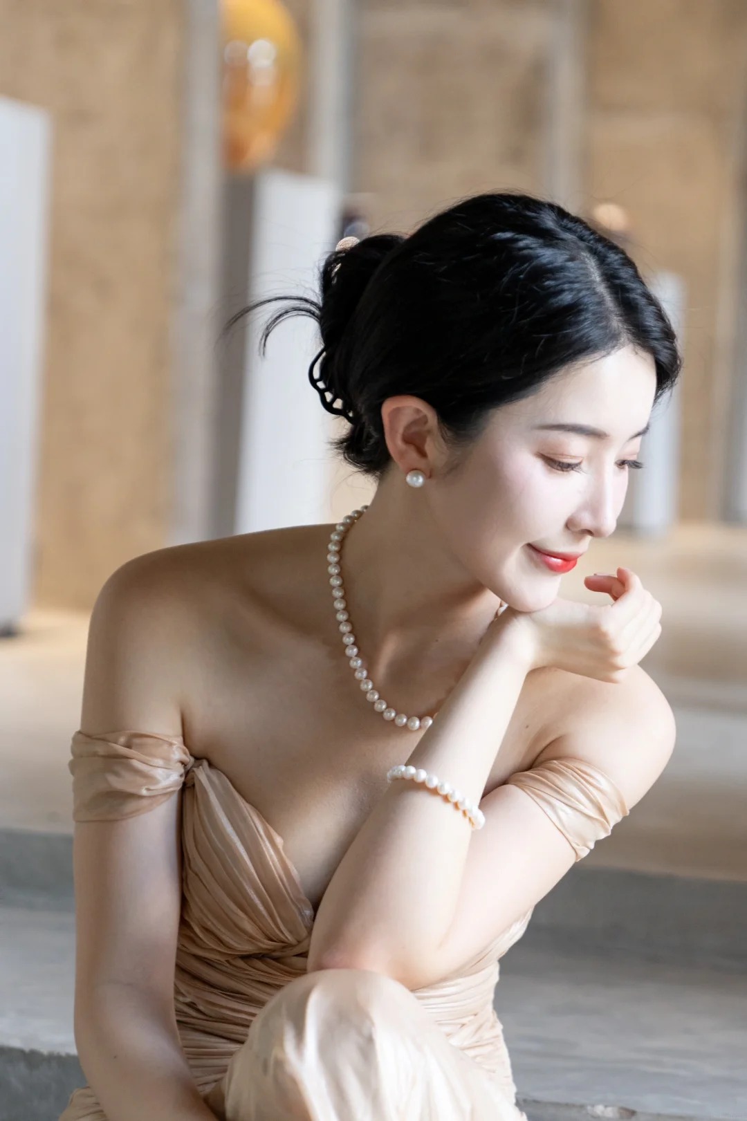 Tại sao có những phụ nữ gương mặt rất bình thường nhưng nhìn đâu cũng thấy