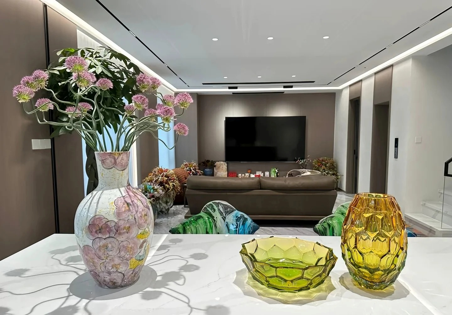 Bóc trần lời đồn về hoa hành uốn cong cắm bình 2 năm không héo: Tín đồ yêu hoa tháng 6 nhất định phải biết