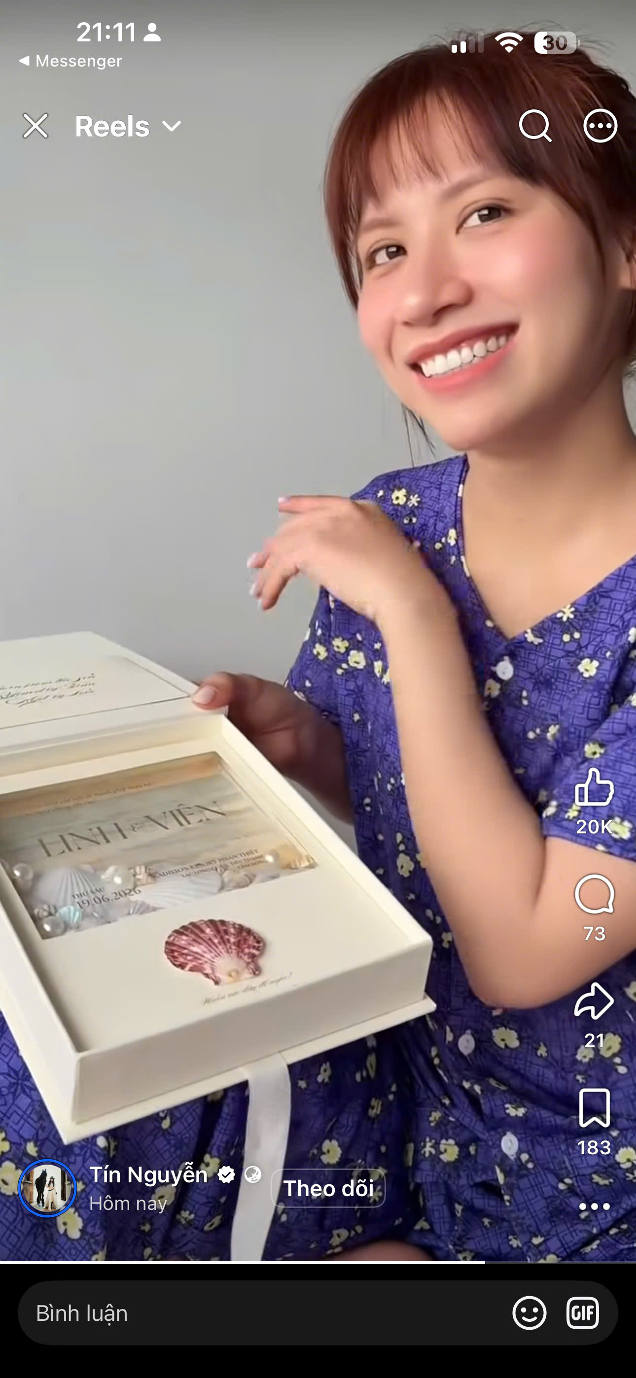 Tín Nguyễn, Mie, Tiến Luật bất ngờ vì thiệp cưới độc đáo của Viên Vibi