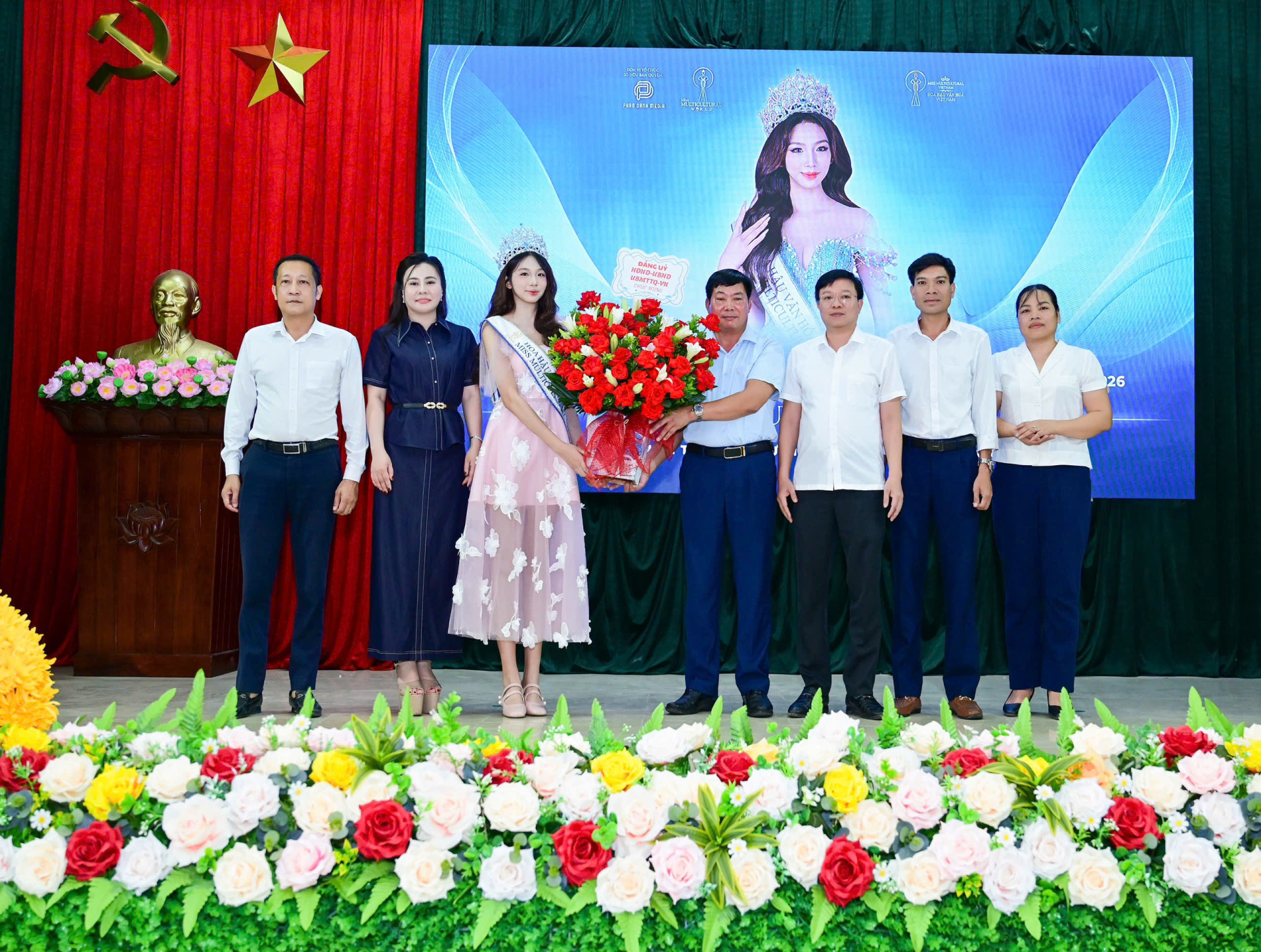 Hoa hậu Hà Linh làm điều đặc biệt trước ngày đại diện Việt Nam thi quốc tế Miss Multicultural World