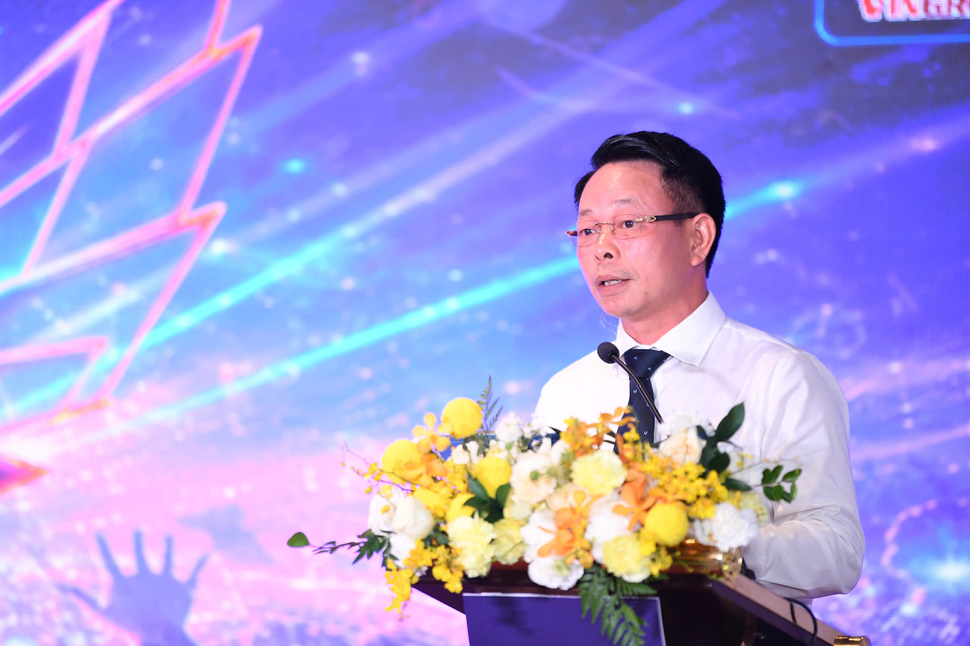 Nhà báo Phùng Công Sưởng, Tổng Biên tập Báo Tiền Phong kiêm Trưởng ban tổ chức