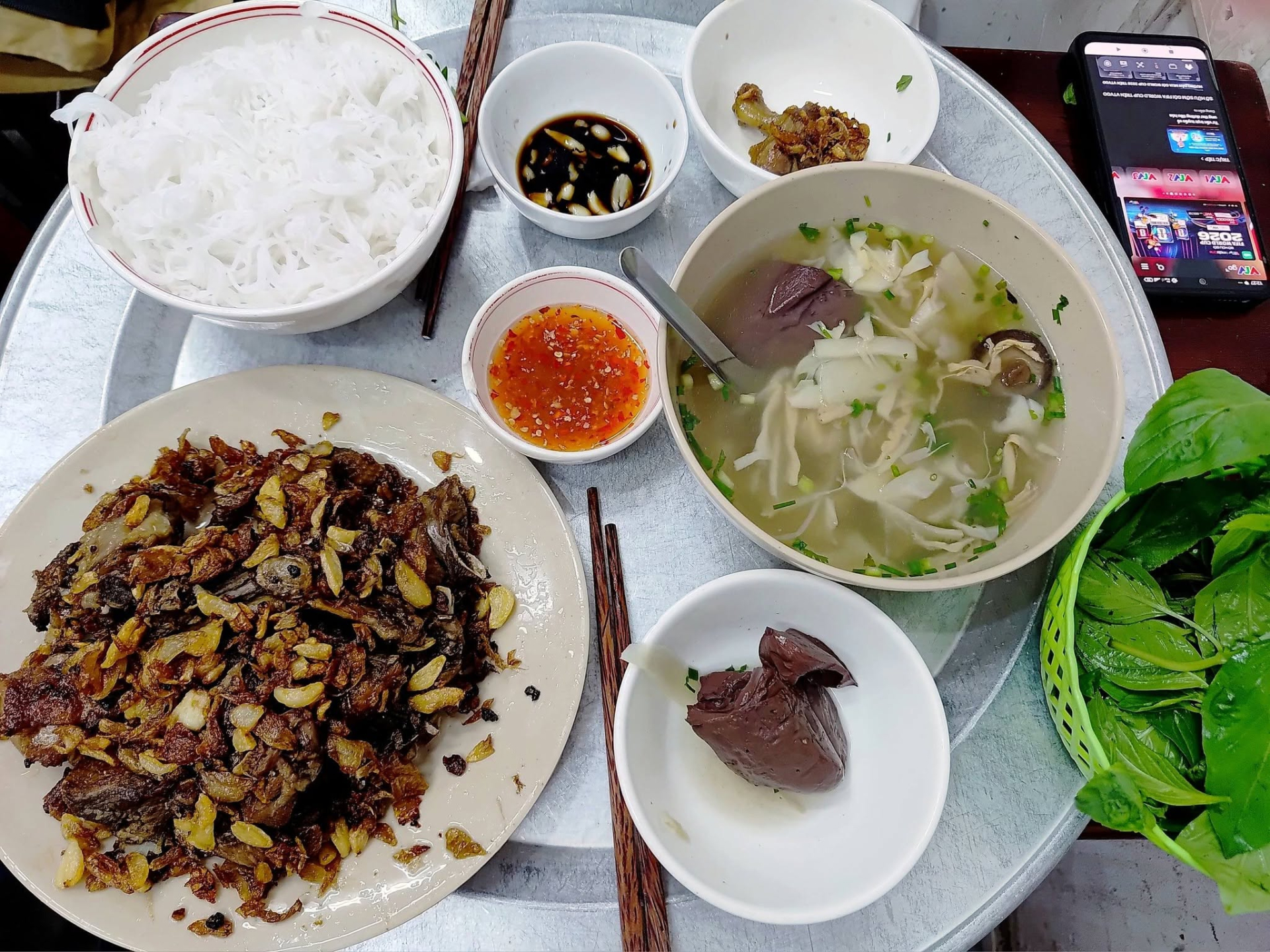 Nhìn mâm cơm nhà em dâu tôi đã hiểu tại sao cả nhà chồng lục đục