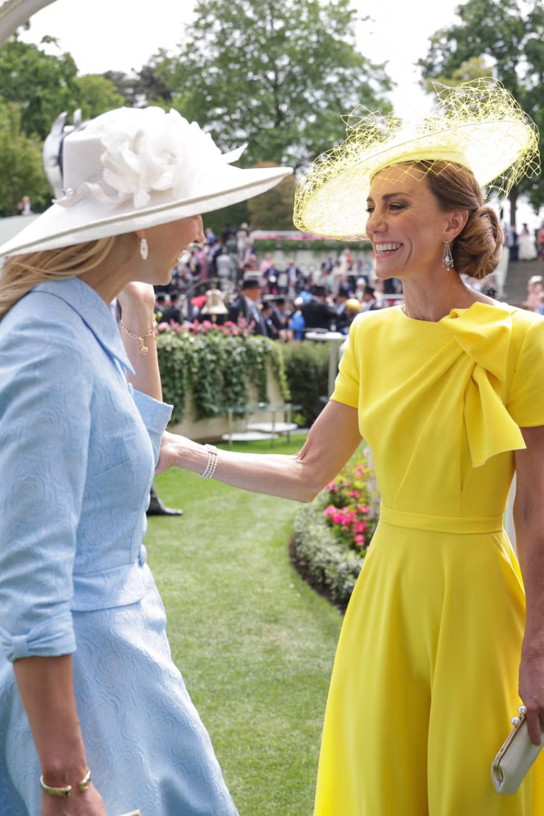 Lady Gabriella Windsor diện đầm xanh pastel tái xuất Royal Ascot: Nét tương đồng thú vị với phong cách của Vương phi Kate