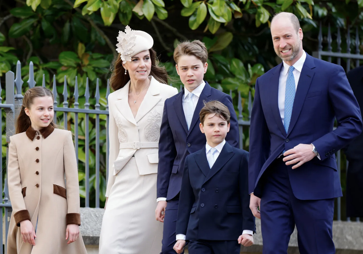 Vương phi Kate đăng ảnh chưa từng thấy của Thân vương William và Công chúa Charlotte: