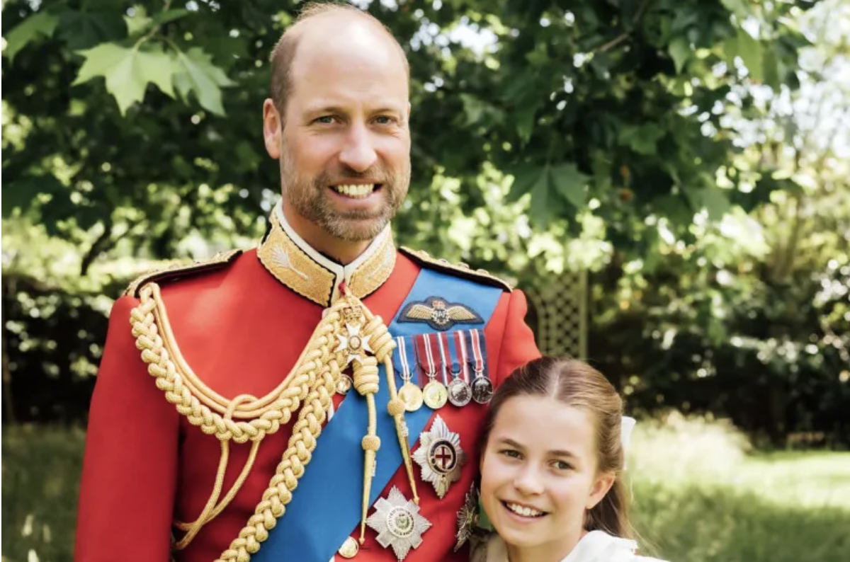 Vương phi Kate đăng ảnh chưa từng thấy của Thân vương William và Công chúa Charlotte: