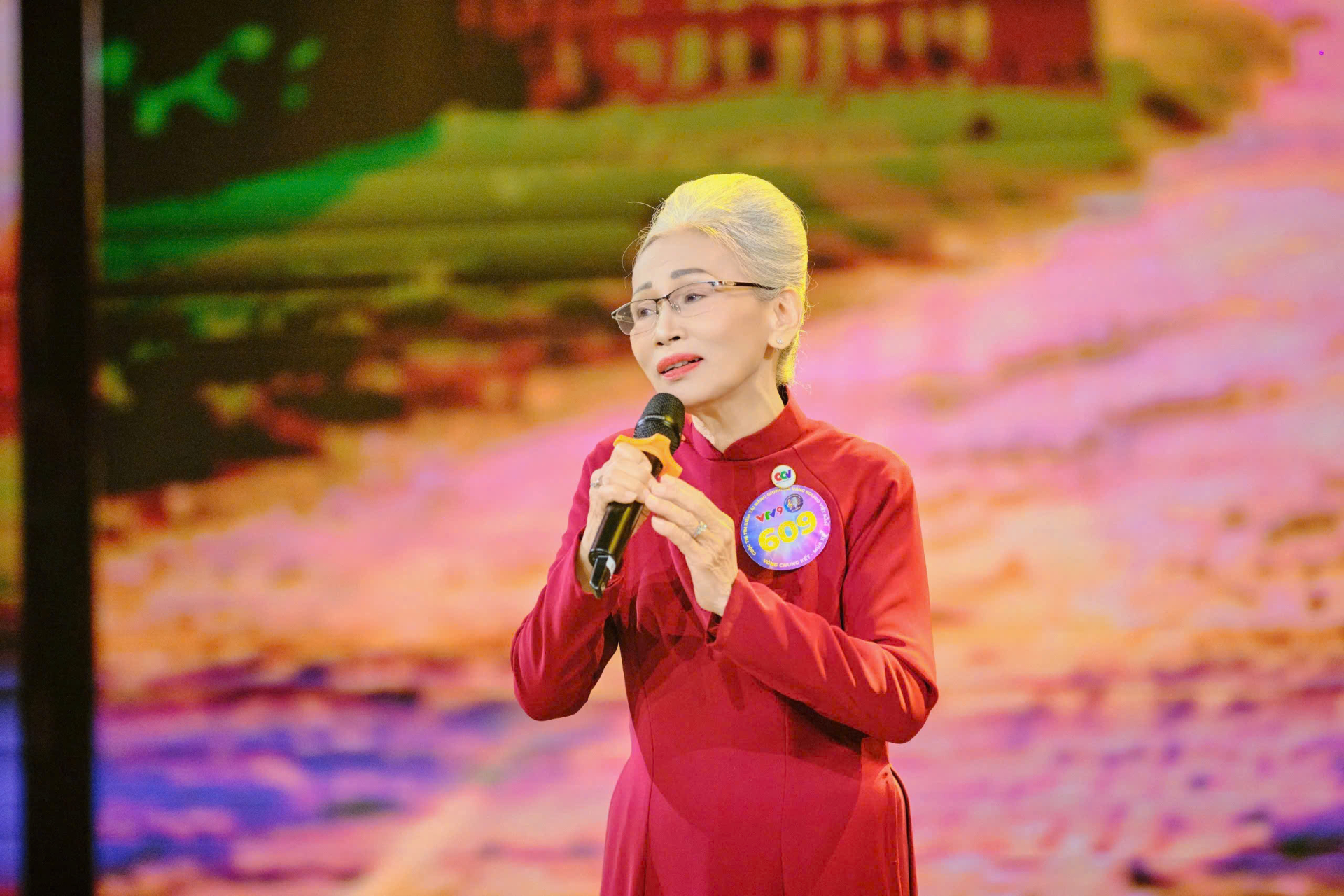 Thí sinh lớn tuổi nhất Phạm Ánh Phương đạt giải Á quân Giọng ca vàng Bolero