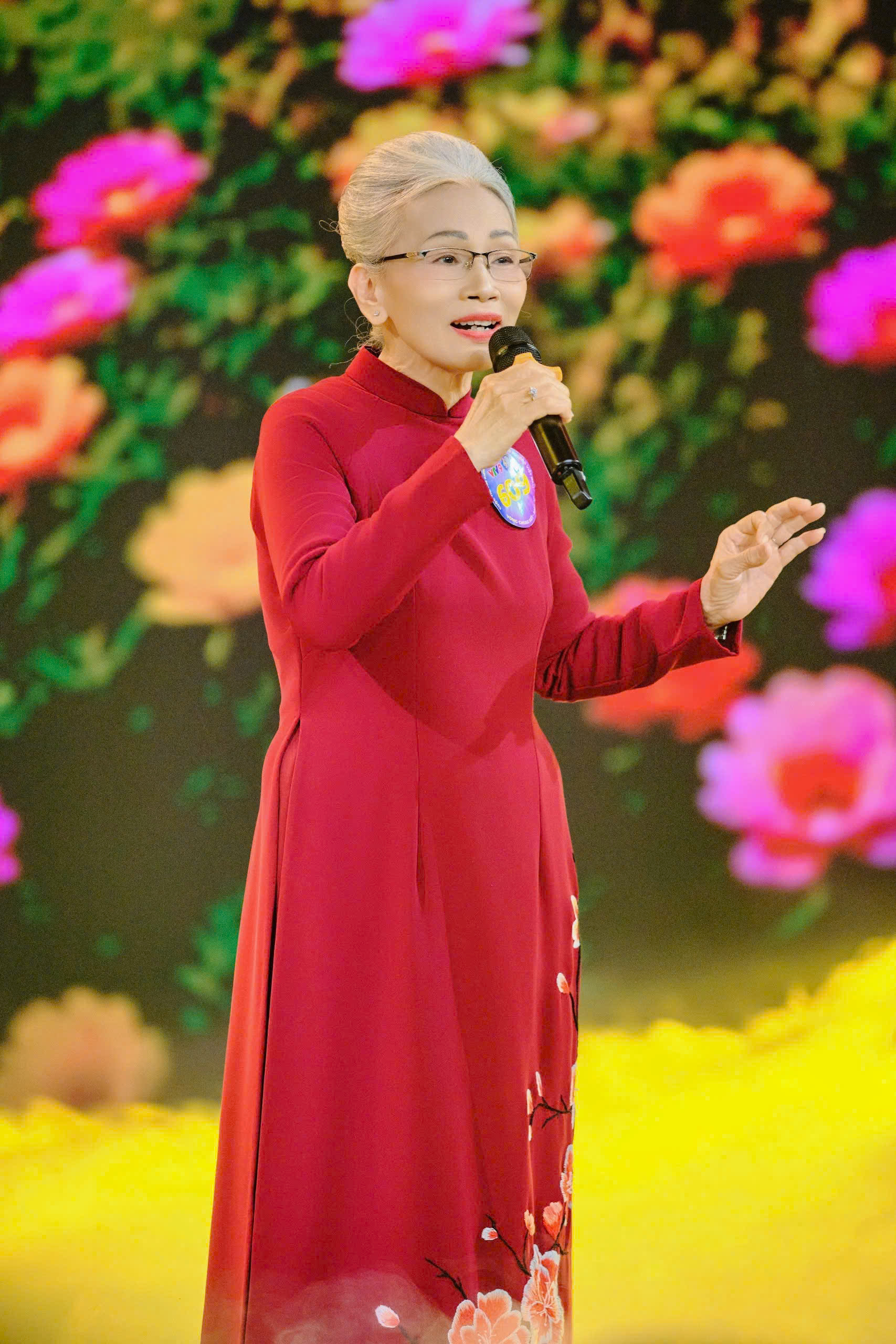 Thí sinh lớn tuổi nhất Phạm Ánh Phương đạt giải Á quân Giọng ca vàng Bolero