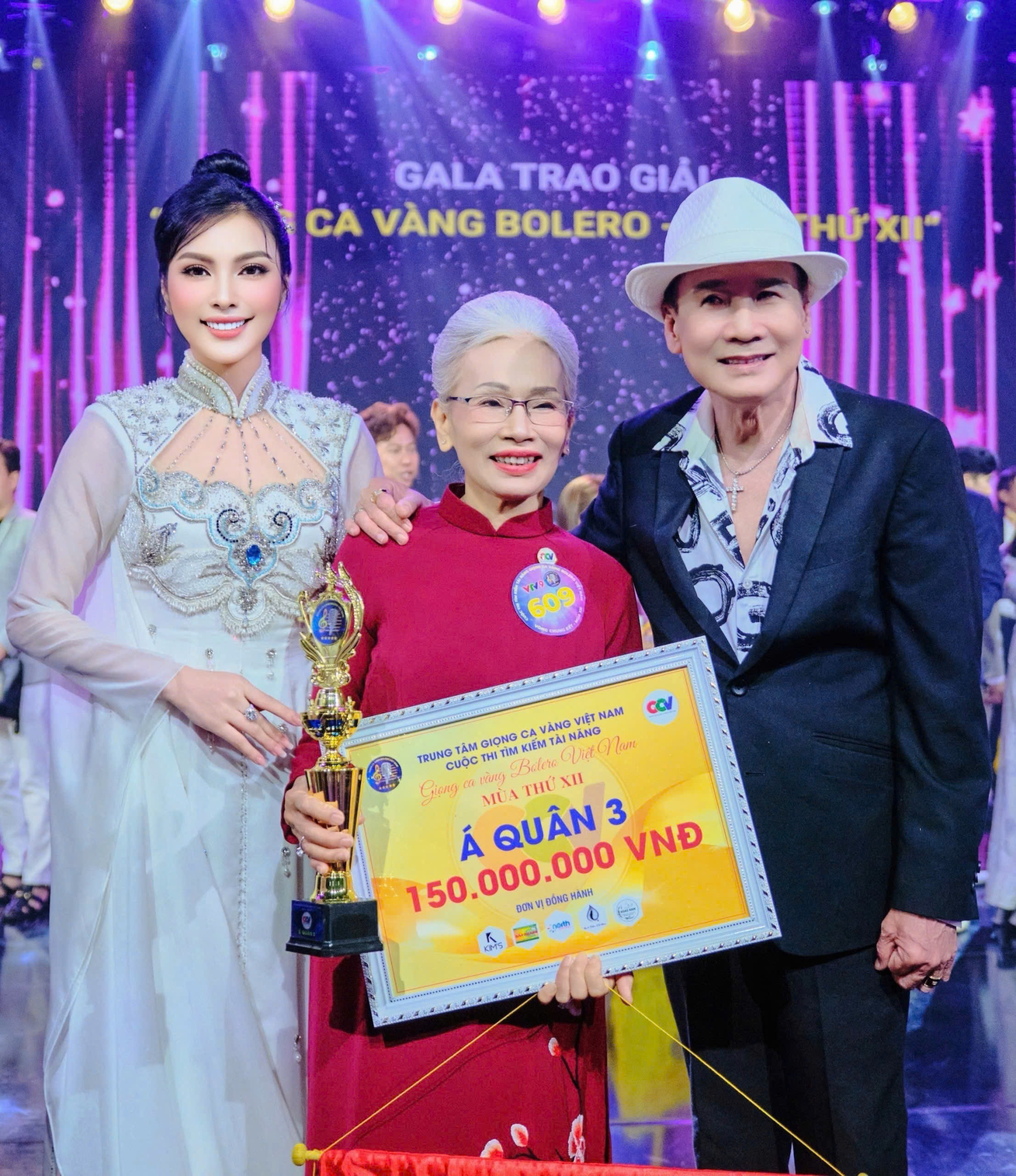 Thí sinh lớn tuổi nhất Phạm Ánh Phương đạt giải Á quân Giọng ca vàng Bolero