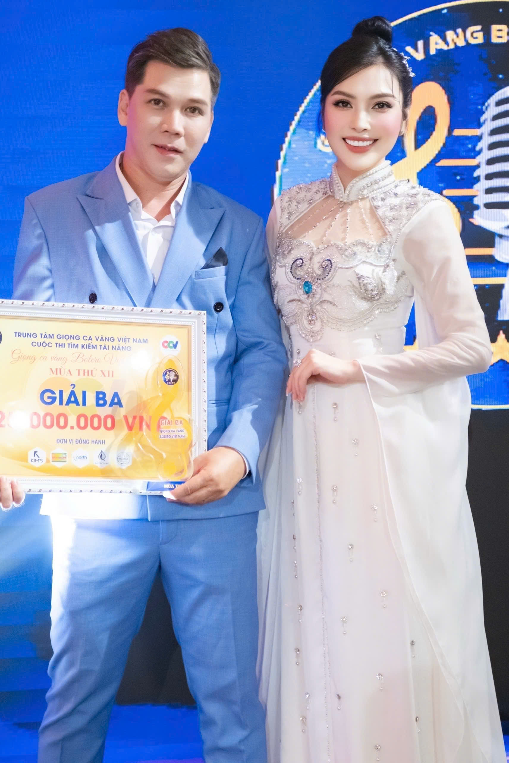 Nguyễn Minh Hiền giành Giải Ba Giọng Ca Vàng Bolero Việt Nam mùa 12 sau gần 20 năm xa sân khấu