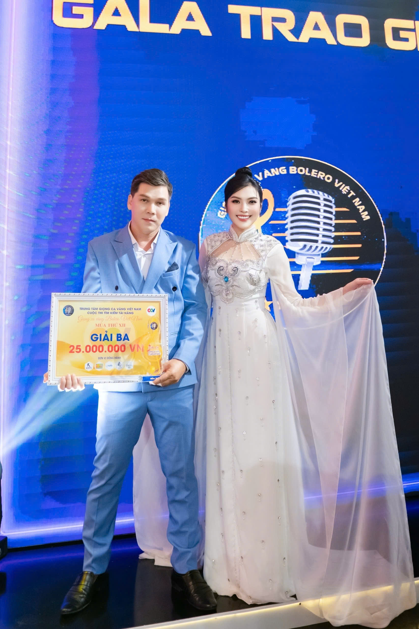 Nguyễn Minh Hiền giành Giải Ba Giọng Ca Vàng Bolero Việt Nam mùa 12 sau gần 20 năm xa sân khấu
