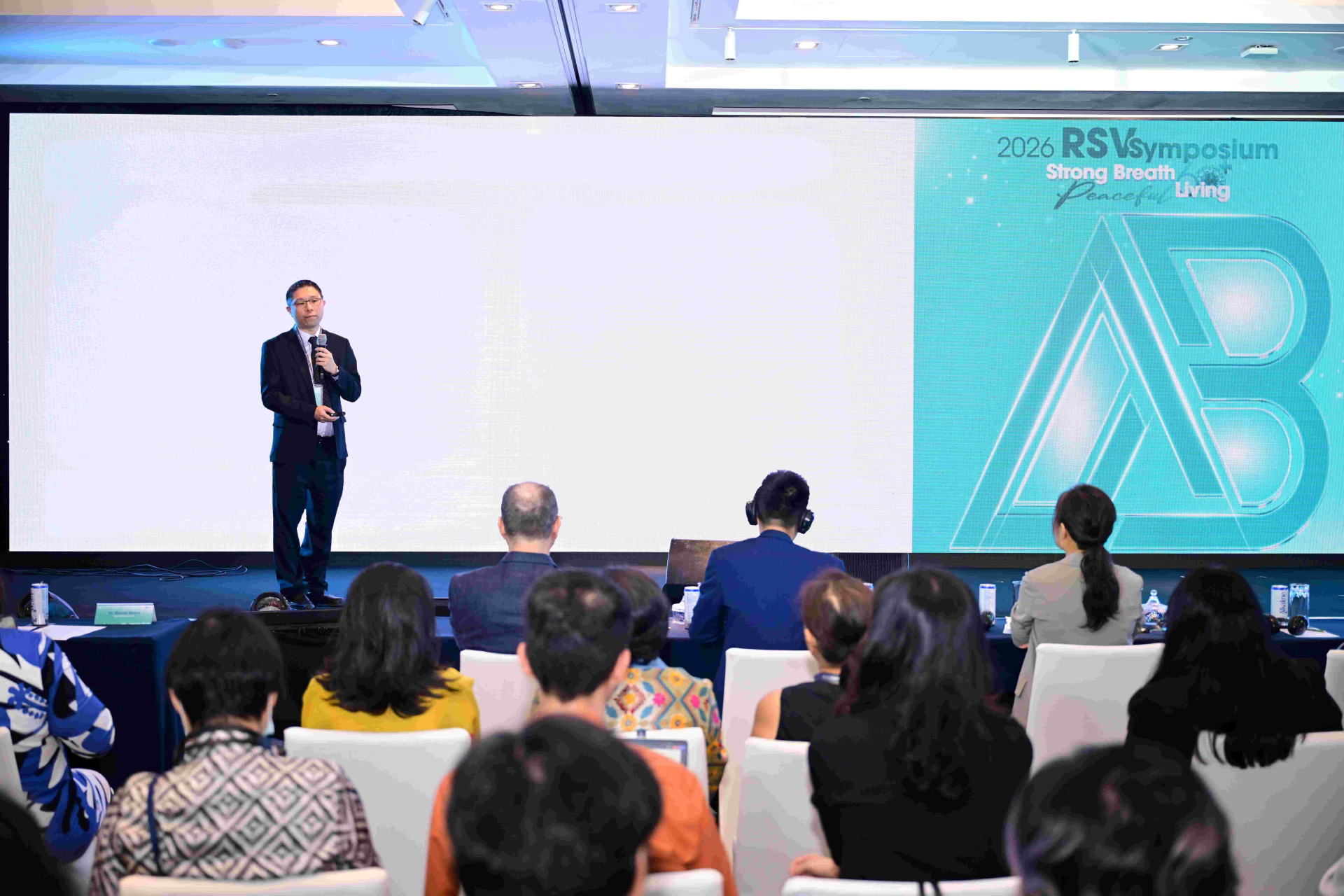 GS.TS.BS Wei Chih Chen (Đài Loan) – Giám đốc Khoa Điều trị Hô hấp, Khoa Nội Lồng ngực, Bệnh viện Đa khoa Cựu chiến binh Đài Bắc nhấn mạnh việc tăng cường giải pháp dự phòng RSV.