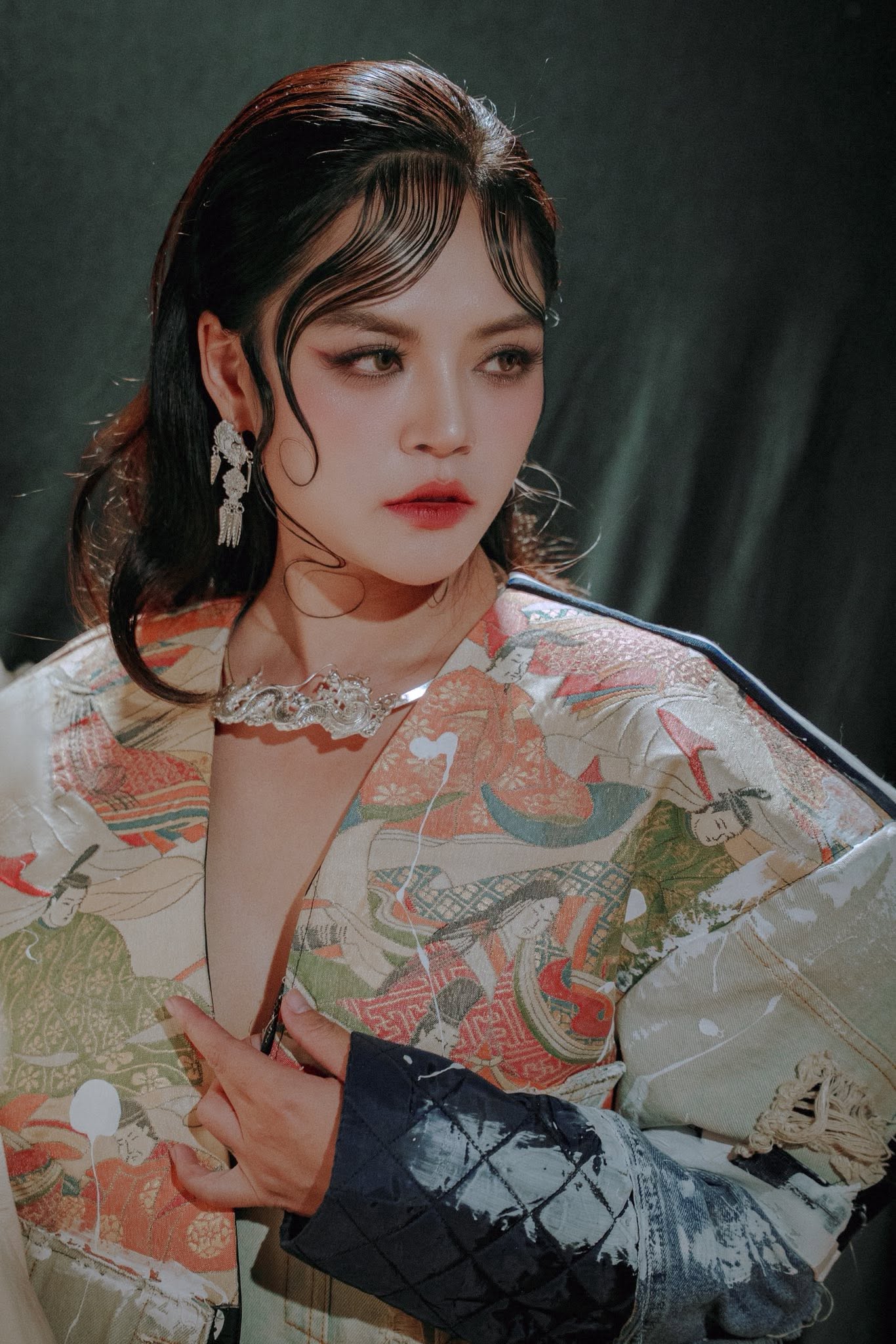 Từng nổi tiếng với những vai phản diện sắc lạnh, nữ diễn viên phim giờ vàng gây tò mò khi hóa thân thành 