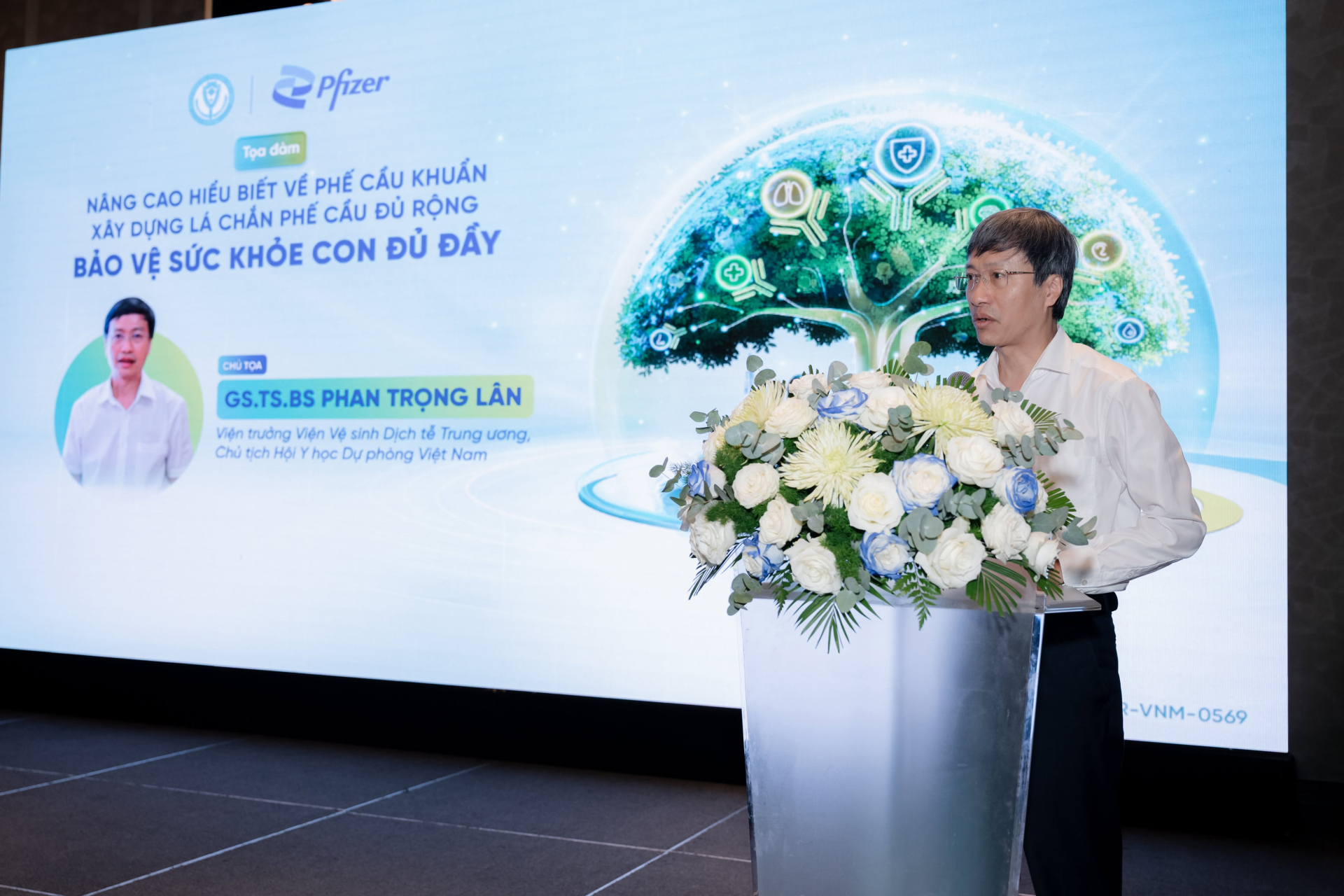 GS.TS.BS Phan Trọng Lân, Viện trưởng Viện Vệ sinh Dịch tễ Trung ương, Chủ tịch Hội Y học Dự phòng Việt Nam chia sẻ về nguy cơ và gánh nặng bệnh do phế cầu khuẩn ở trẻ em tại buổi tọa đàm 