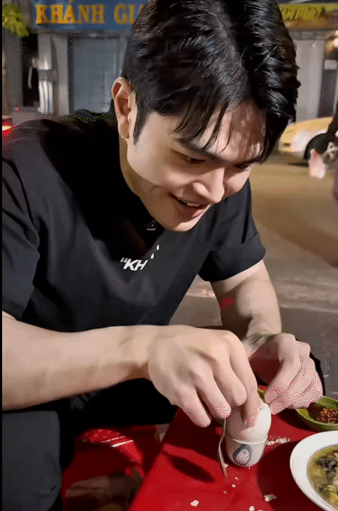 Ch&agrave;ng trai Nhật "cầm cưa" c&ocirc; g&aacute;i Việt Nam: Bỏ th&oacute;i "cool ngầu" l&ecirc;n mạng học c&aacute;ch nhắn tin, c&ograve;n tập ăn trứng vịt lộn để dỗ d&agrave;nh bạn g&aacute;i- Ảnh 8.