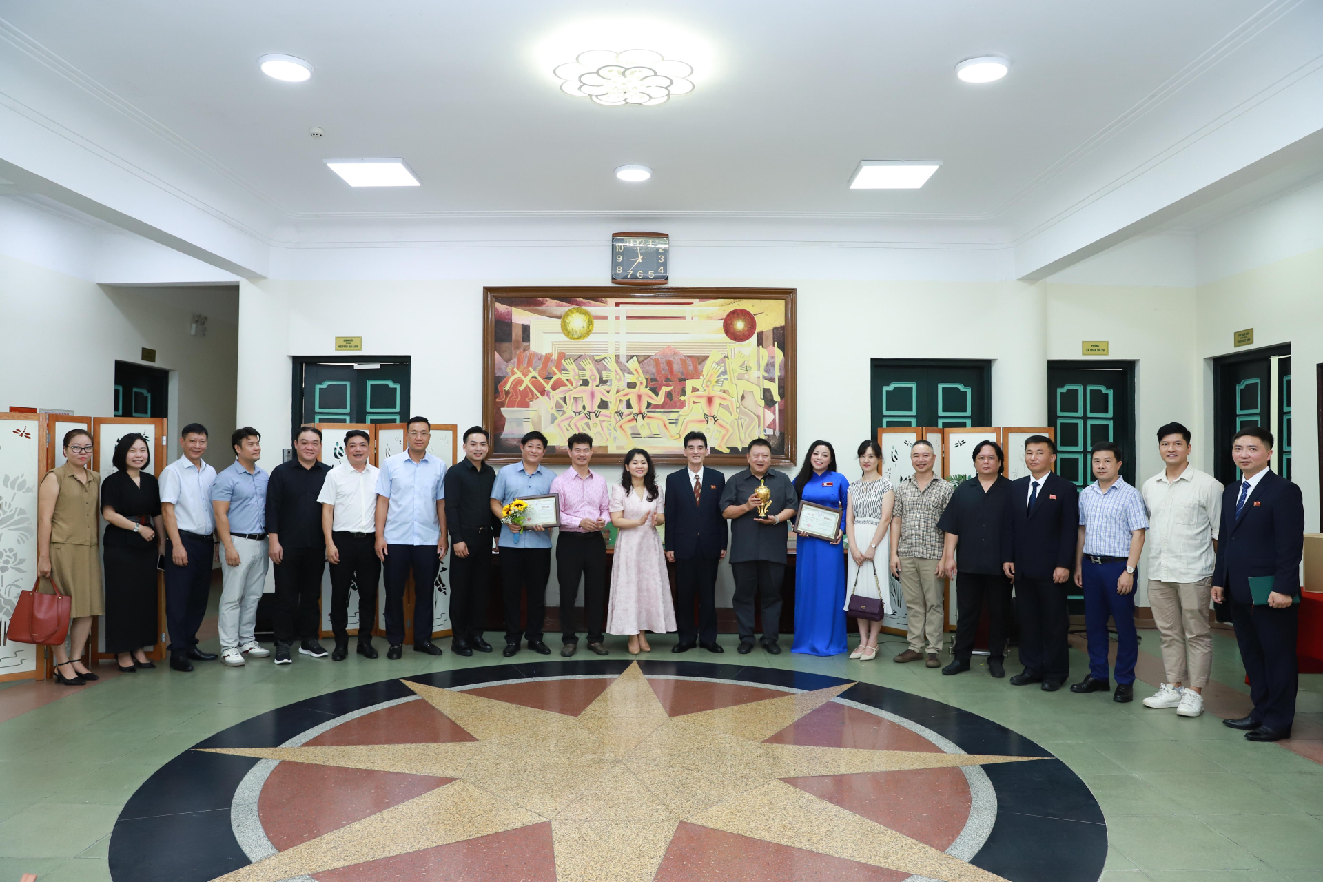 NSƯT Tố Nga xuất sắc giành Cúp Vàng tại Liên hoan Nghệ thuật Hữu nghị Mùa xuân Tháng Tư