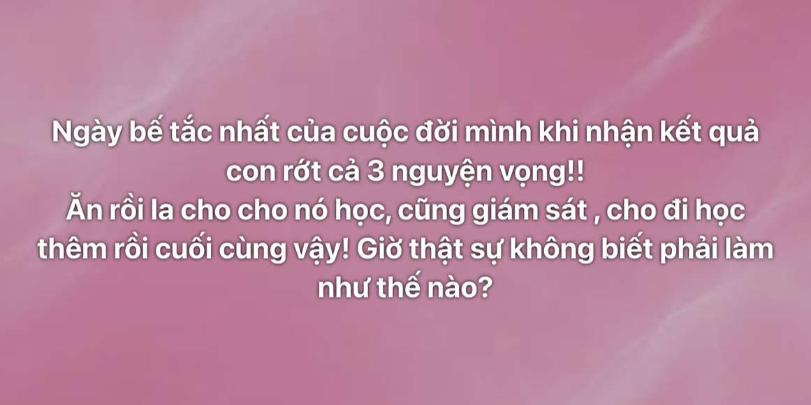 Giữa những tiếng reo hò chúc mừng của các gia đình có con đỗ đạt, là những khoảng lặng đến thắt lòng của các bậc cha mẹ nhận về kết quả cay đắng