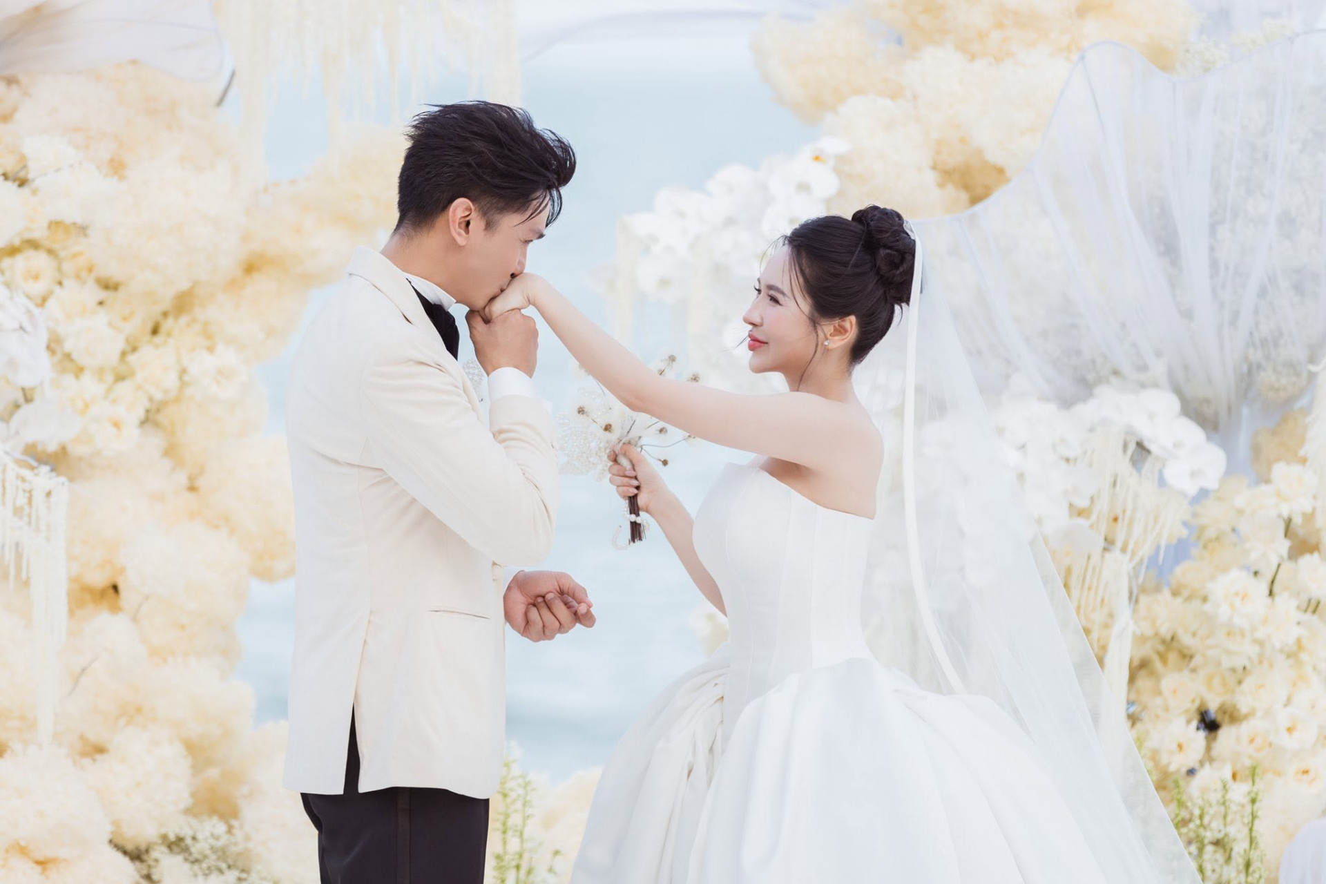 Từ chiếc vỏ sò đến những con sóng được