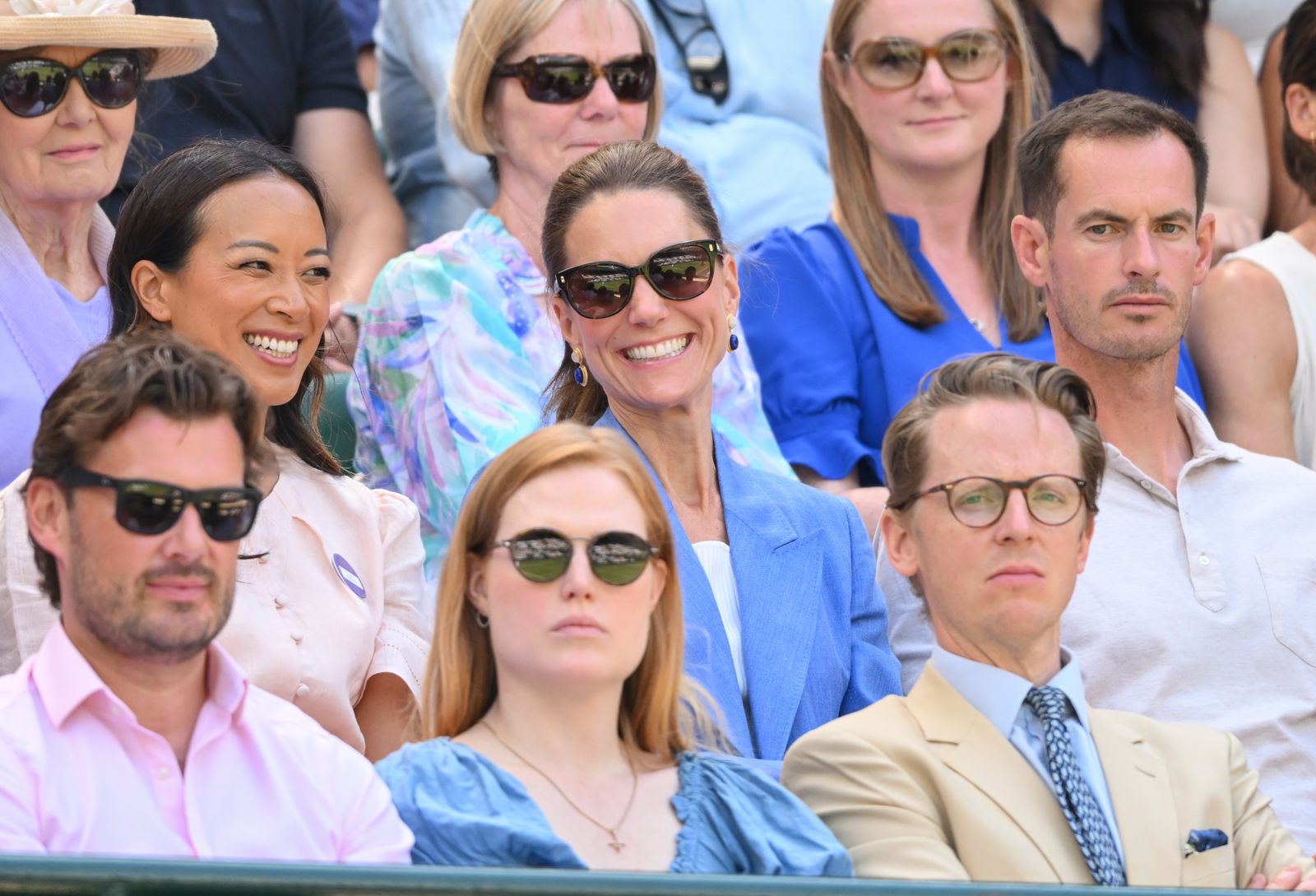 Vương phi Kate đeo món phụ kiện được Công chúa Charlotte yêu thích tại Wimbledon 2026