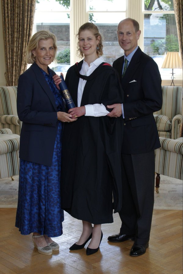 Lady Louise Windsor tốt nghiệp Đại học St Andrews