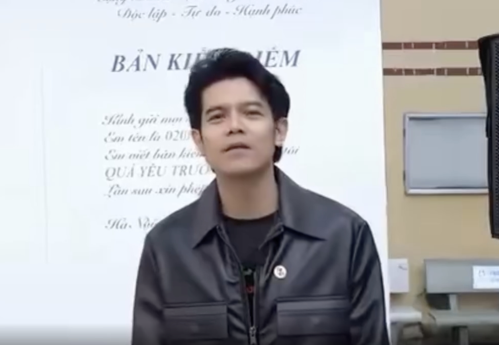 Đoạn clip ghi lại khoảnh khắc Thỏ Da LAB trở lại trường THPT cũ nhanh chóng thu hút sự quan tâm của cộng đồng mạng.