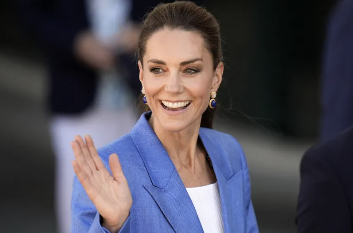 Lý do Vương phi Kate đeo micro bí ẩn tại Wimbledon cuối cùng cũng được hé lộ