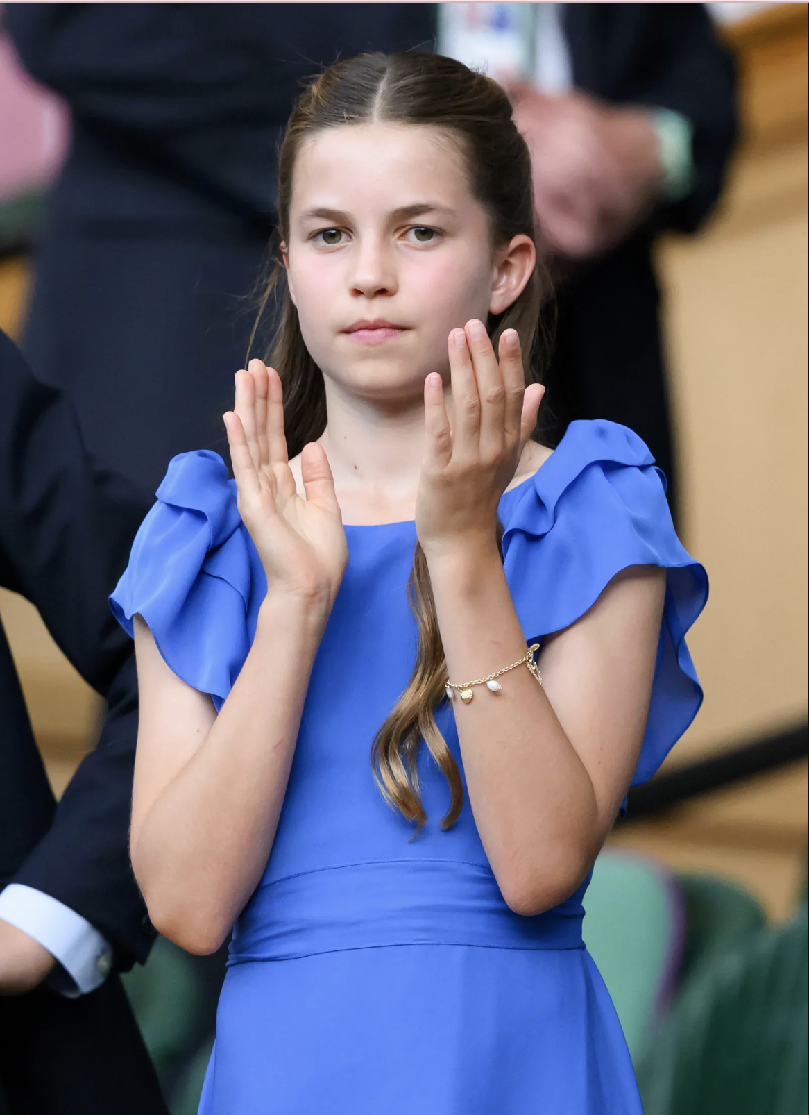 Chiếc vòng nhỏ của Công chúa Charlotte ở Wimbledon hóa ra chứa cả một câu chuyện về Công nương Diana