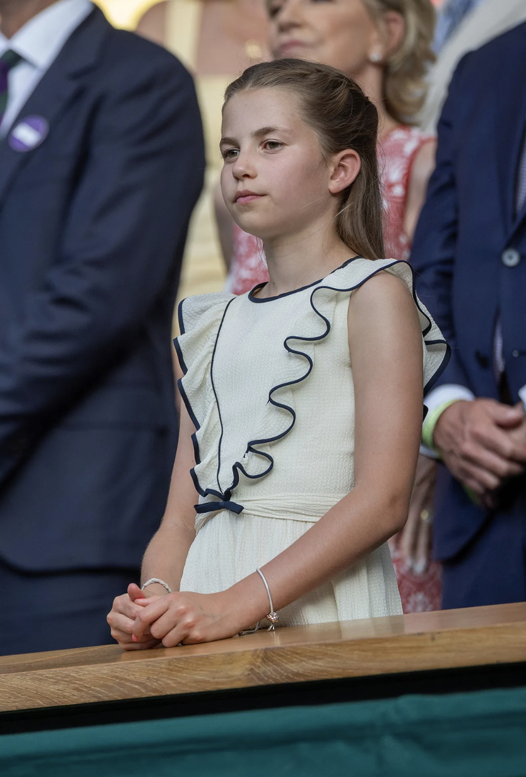 Chiếc vòng nhỏ của Công chúa Charlotte ở Wimbledon hóa ra chứa cả một câu chuyện về Công nương Diana